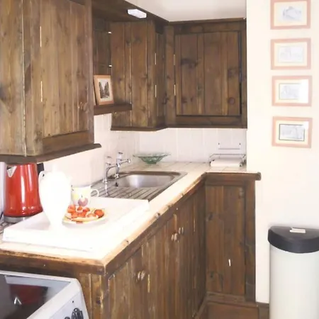 Kikas Cottage, Rear 89 Church Street, White Horse Yard