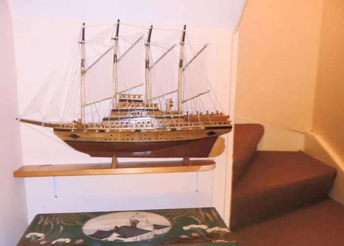 בית נופש Kikas Cottage, Rear 89 Church Street, White Horse Yard *