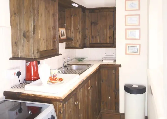 Kikas Cottage, Rear 89 Church Street, White Horse Yard