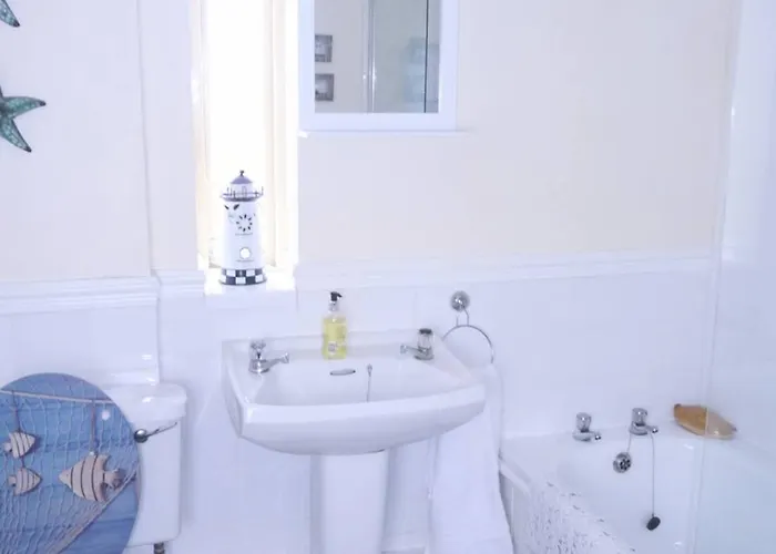 Kikas Cottage, Rear 89 Church Street, White Horse Yard * וויטבי