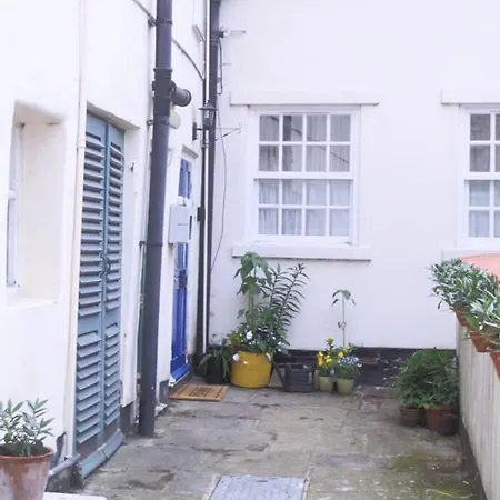 Feriehus Kikas Cottage, Rear 89 Church Street, White Horse Yard *